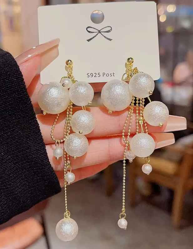 Simple Pearl Earrings at wooshanta